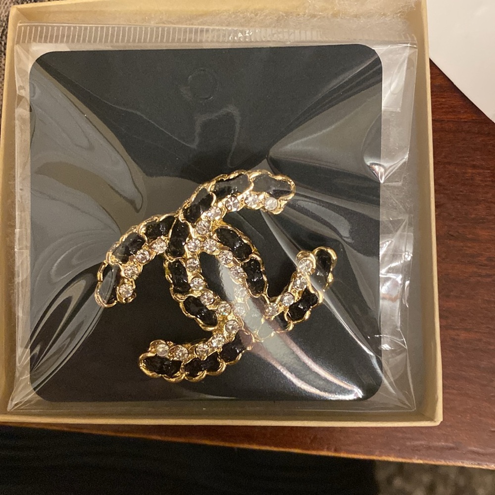 Classic Double CC Black Brooch - Picture 16 of 16